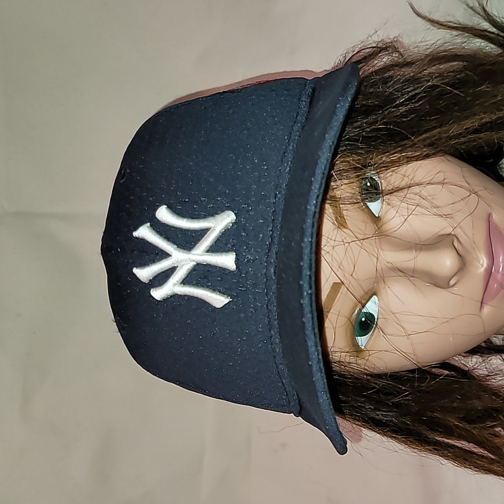 Vintage. Made in USA. New Era On- field Cap. Yankees. Fitted. Size 7 1/8